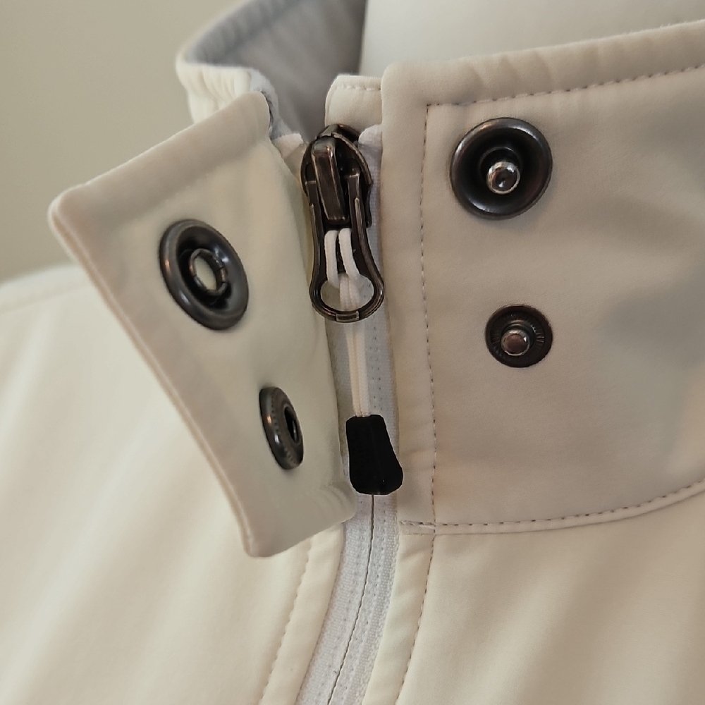 The North Face Women's Cream Zipper Medium Jacket - Picture 13 of 16